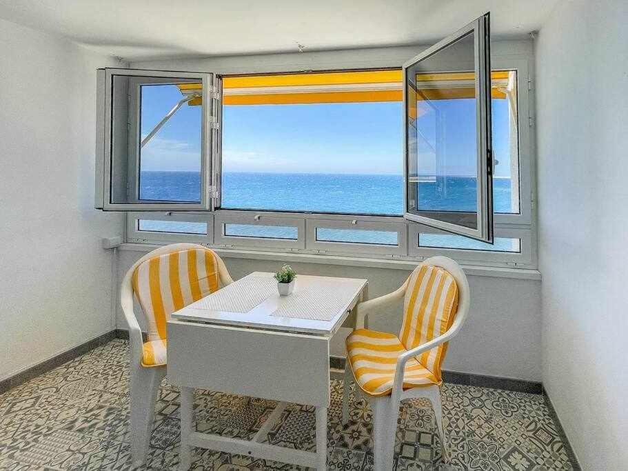 מספאלומס Ocean Front Apartment מראה חיצוני תמונה